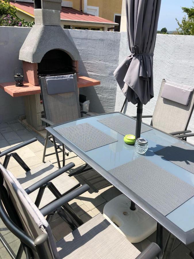 Holiday Home Marsan Пула Екстериор снимка