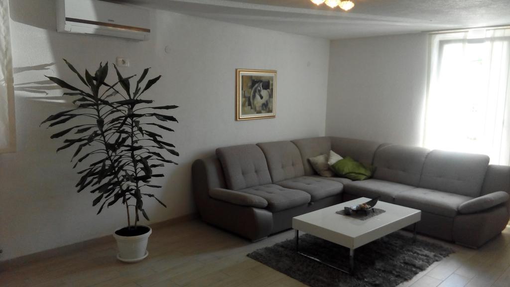 Holiday Home Marsan Пула Екстериор снимка